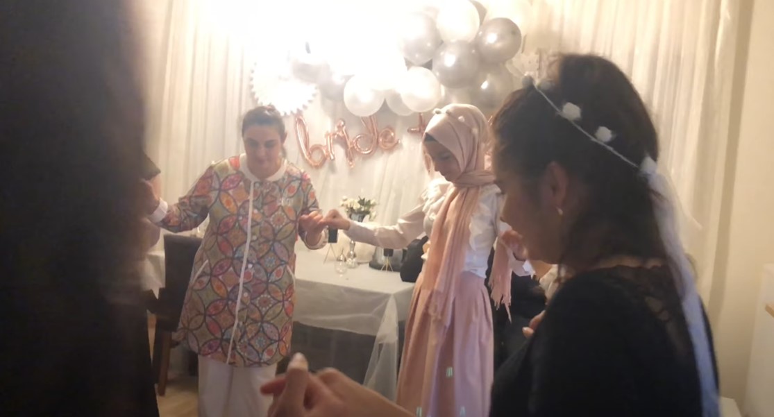 Evde Bekarlığa Veda Partisi Yapmanın İncelikleri – Dikiş Evi